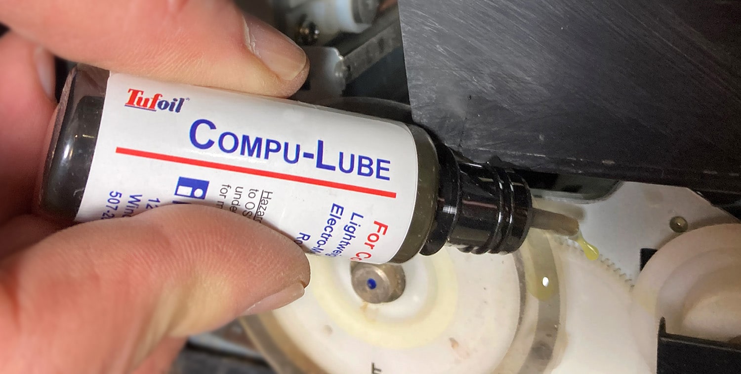 Compu-Lube a lightweight synthetic oil to safely lubricate computers, 3D printers, keyboard switches, and electronics, safely as a non-conductor of electrical current